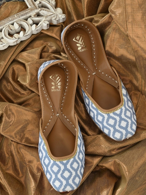 

Sringam Women White Ethnic Mojaris Flats
