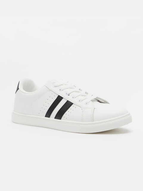 

shoexpress Men White Training or Gym Non-Marking Shoes