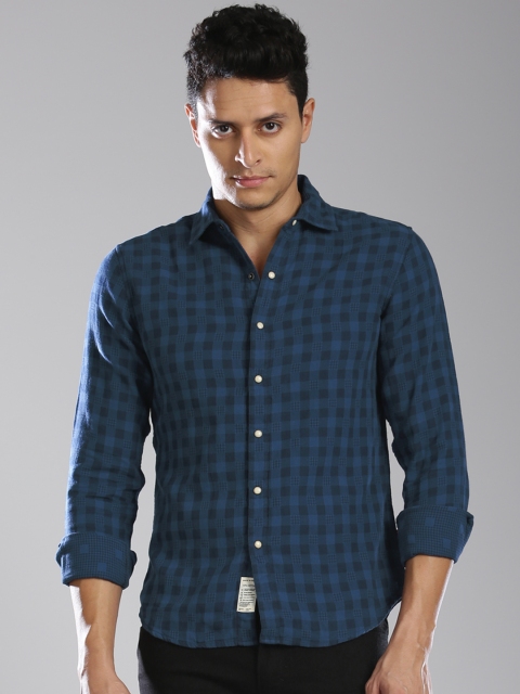 

Levis Men Blue Checked Casual Shirt