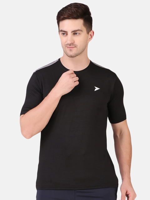 

FITINC Men Black Dri-FIT Slim Fit Running T-shirt