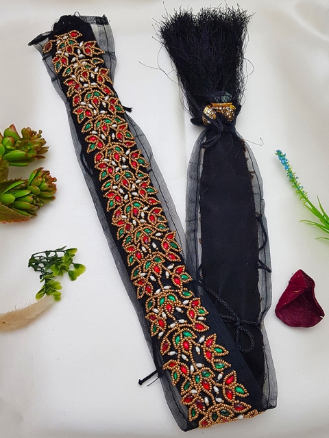 

GRIIHAM Women Black & Gold-Toned Embellished Hair Accessory
