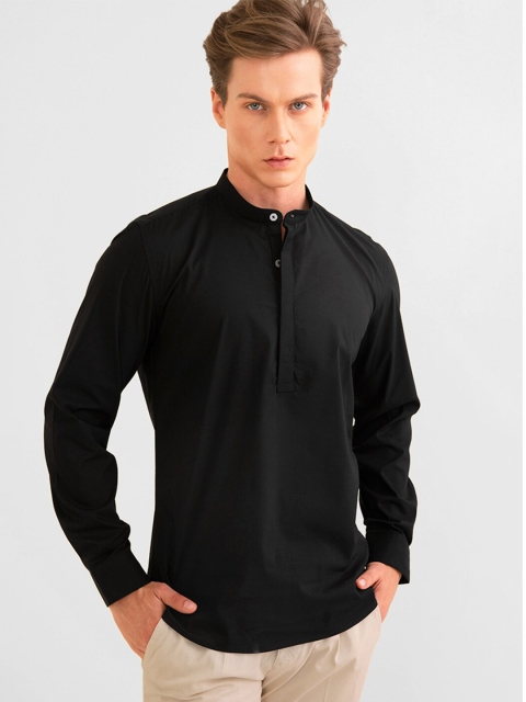 

Snitch Men Black Slim Fit Casual Shirt