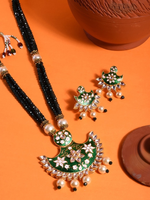 

STEORRA JEWELS Gold-Plated Green Kundan-Studded & Pearl Beaded Jewellery Set