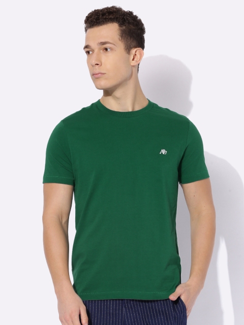 

Aeropostale Men Green Solid T-shirt