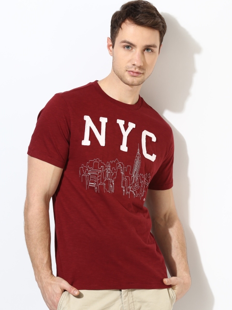 

Aeropostale Men Red Appliqu Detail Round Neck T-shirt