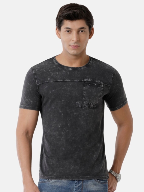 

Voi Jeans Men Black Slim Fit T-shirt