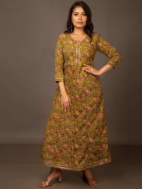 

Unnati Silks Women Green Floral Printed Flared Sleeves Thread Work Floral Handloom Kurta