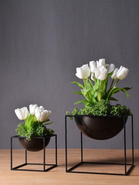 

WENS Set Of 2 Black Solid Antique Finish Planters