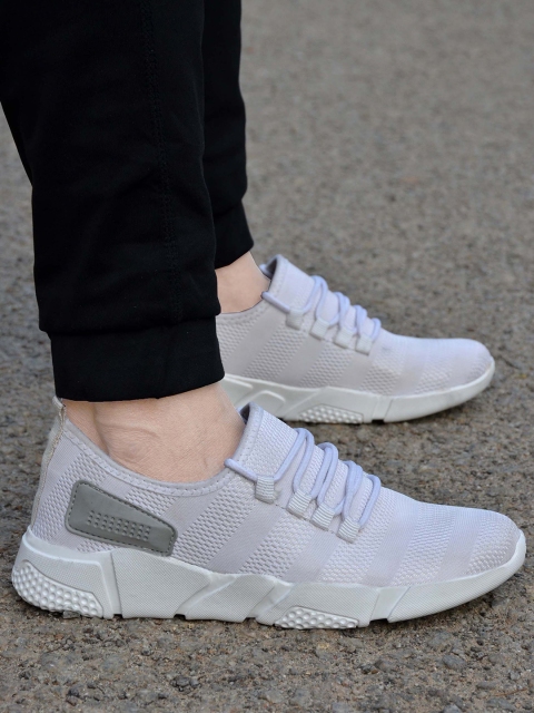 

Hundo P Men White Running Non-Marking Shoes