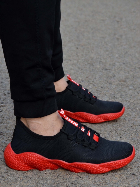 

Hundo P Men Black Walking Non-Marking Shoes