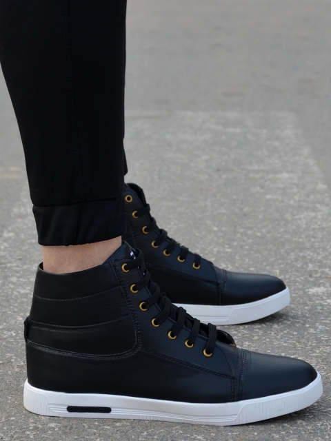 

Hundo P Men Black Sneakers
