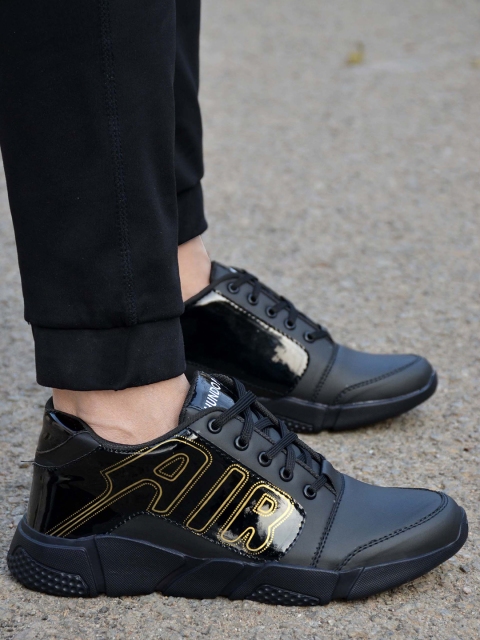 

Hundo P Men Black Walking Shoes