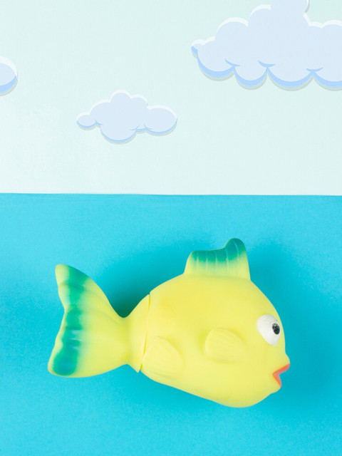 

Baby Moo Yellow Fish Squeezy Bath Toy