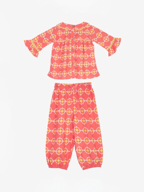 

SAKA DESIGNS Girls Peach-Coloured Printed Night suit