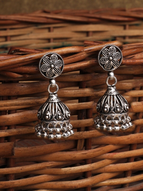 

SANGEETA BOOCHRA Silver-Toned Oxidised Circular Jhumkas Earrings