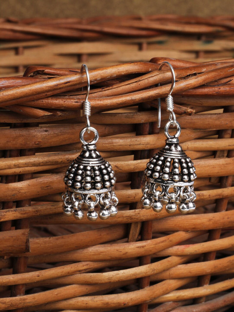 

SANGEETA BOOCHRA Silver-Toned Dome Shaped Jhumkas Earrings