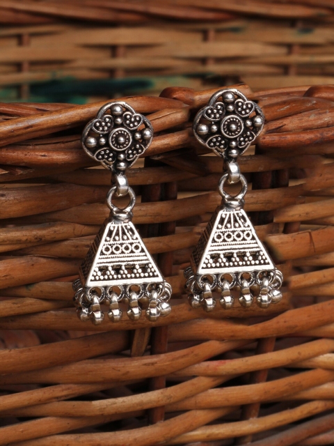 

SANGEETA BOOCHRA Silver-Toned Square Jhumkas Earrings
