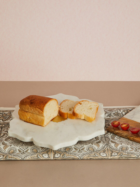 

Fabindia White Solid Rasoi Marble Cakestand