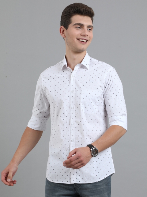 

PLATYPUSS Men Red Contemporary Slim Fit Printed Casual Shirt
