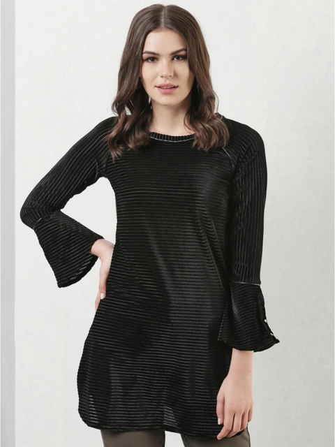 

Lakshita Women Black Solid Kurti
