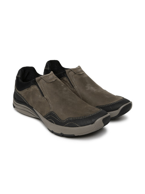 

Clarks Men Brown Slip-On Nubuck Leather Wave Travel Sneakers