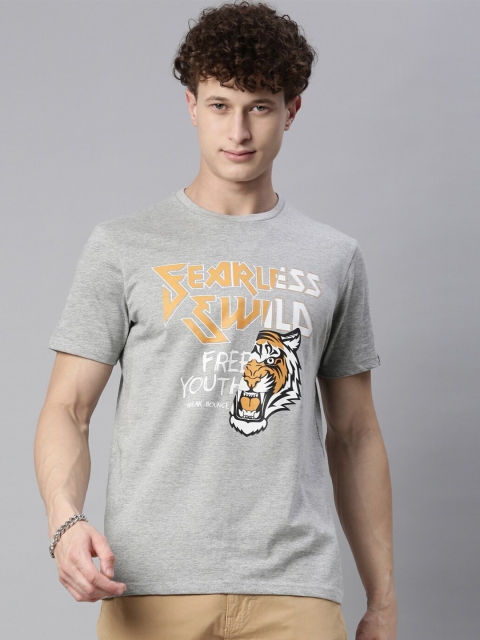 

Breakbounce Men Grey & mercury Typography Printed Raw Edge T-shirt