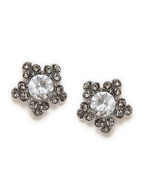

W White Floral Studs Earrings