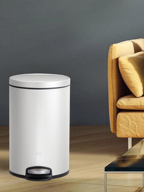 

Obsessions White Fingerprint Resistant Step Dustbin 8 L
