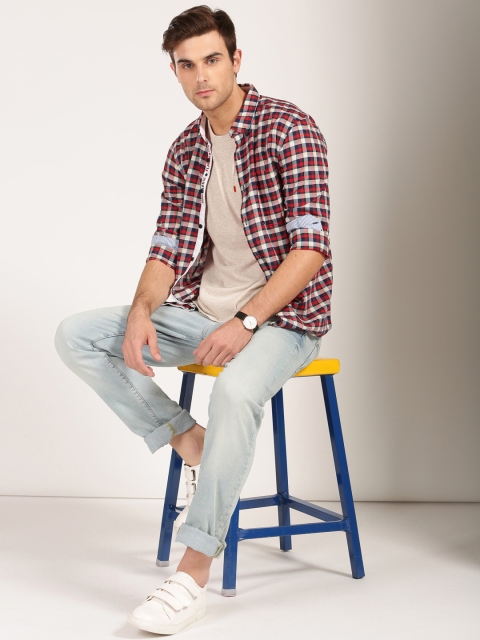 

Harvard Men Red & Navy Blue Regular Fit Checked Casual Shirt