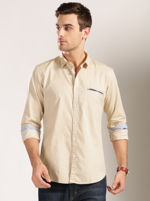 

Harvard Men Beige Regular Fit Solid Casual Shirt