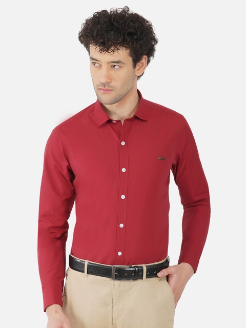 

OUTLAWS Men Maroon Comfort Slim Fit Casual Shirt