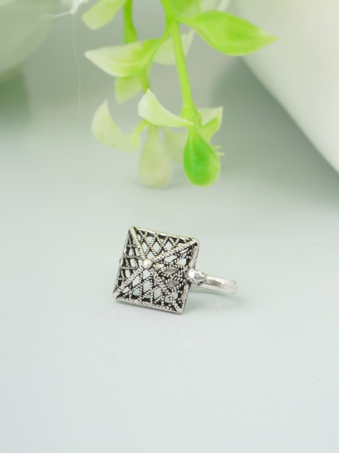 

Urmika Silver-Toned Ethnic Oxidized Nose Ring