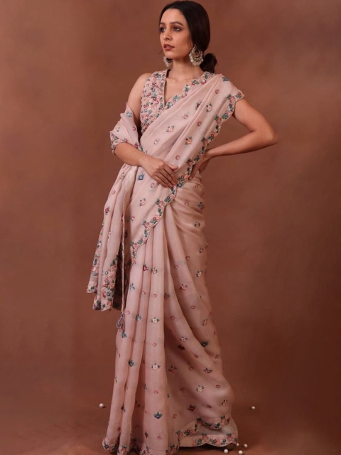 

Fashionuma Pink & Green Floral Embellished Saree