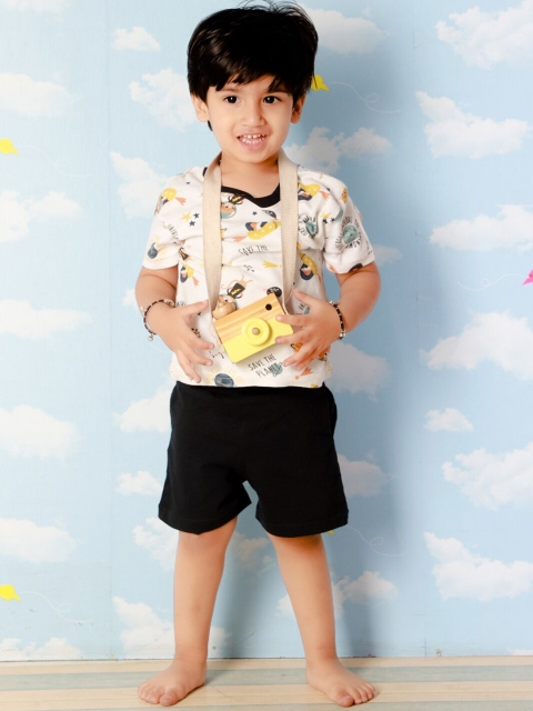 

The Mom Store Boys White Printed T-shirt with Shorts