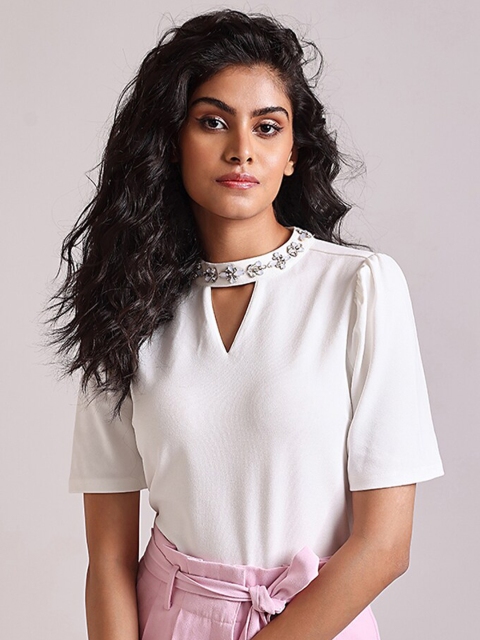 

COVER STORY White Keyhole Neck Top