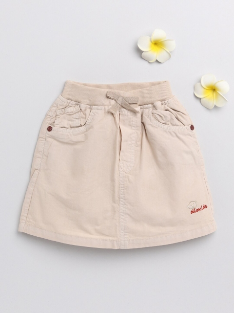 

Olio Kids Boys White Shorts