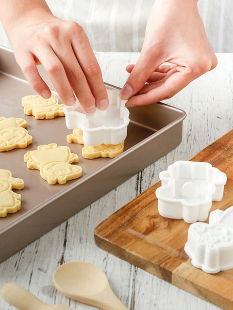 

JoyGlobal White Set of 6 Pieces Peppa Pig Plunger Cutters