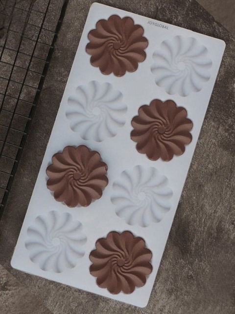 

JoyGlobal White Silicone Ruffled Flower Garnishing Mould