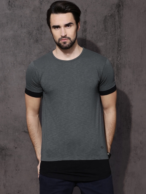 

Roadster Men Charcoal Grey Solid Round Neck Pure Cotton T-shirt