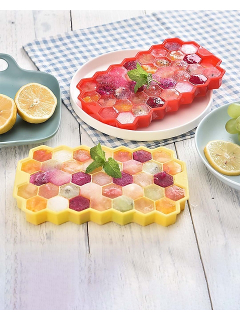 

MARKET99 Red & White Honeycomb Shape Ice Tray With Lid