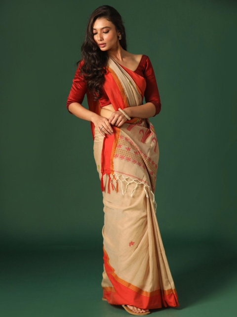 

Indethnic Beige & Red Woven Design Pure Cotton Jamdani Saree