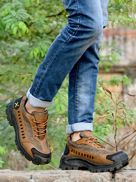 

AfroJack Men Brown Trekking Shoes