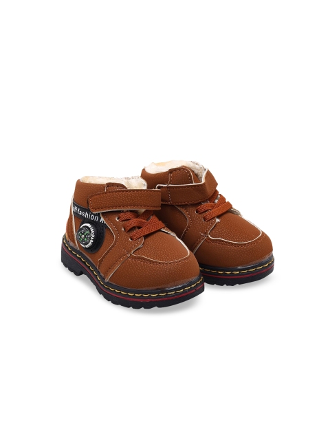 

Hopscotch Girls Brown Applique Logo Textured Snow Boots