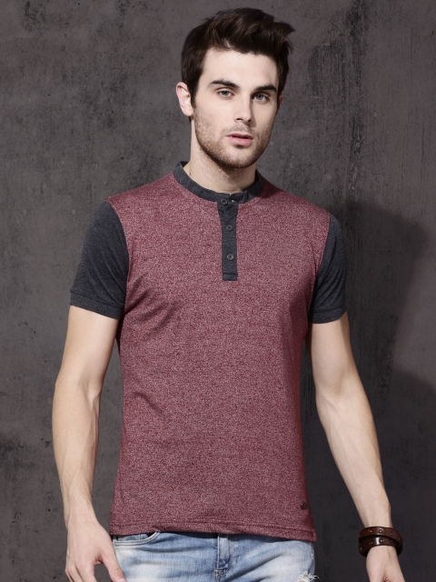 

Roadster Men Maroon Solid Henley Neck T-shirt