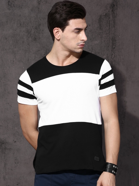 

Roadster Men White & Black Colourblocked Round Neck T-shirt