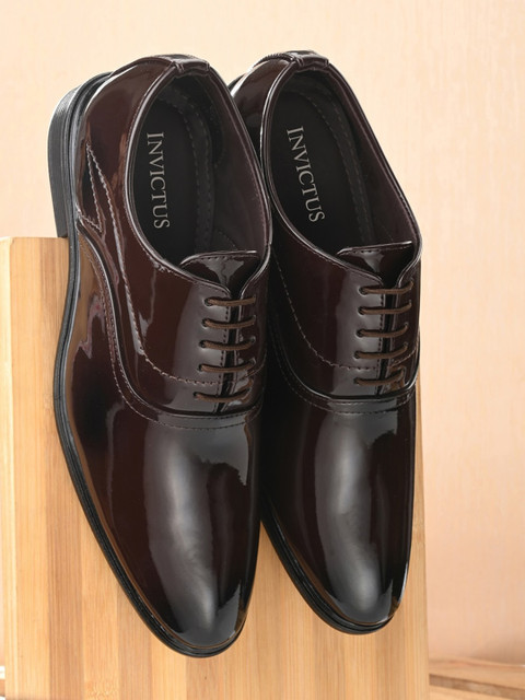 

INVICTUS Men Brown Solid Formal Shoes