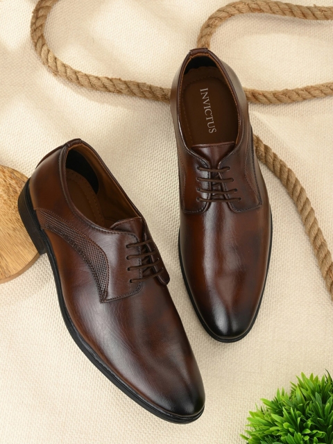 

INVICTUS Men Brown Solid Formal Derbys