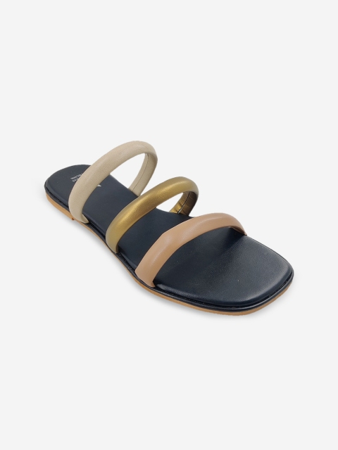 

THE MADRAS TRUNK Women Black Colourblocked Flats