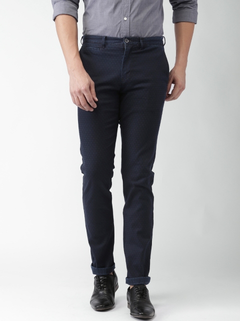 

Tommy Hilfiger Men Navy Straight Fit Solid Chino Trousers, Blue