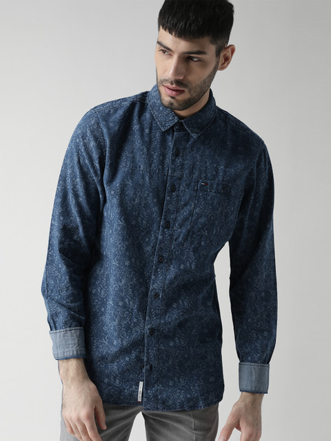

Tommy Hilfiger Men Blue Printed Denim Shirt